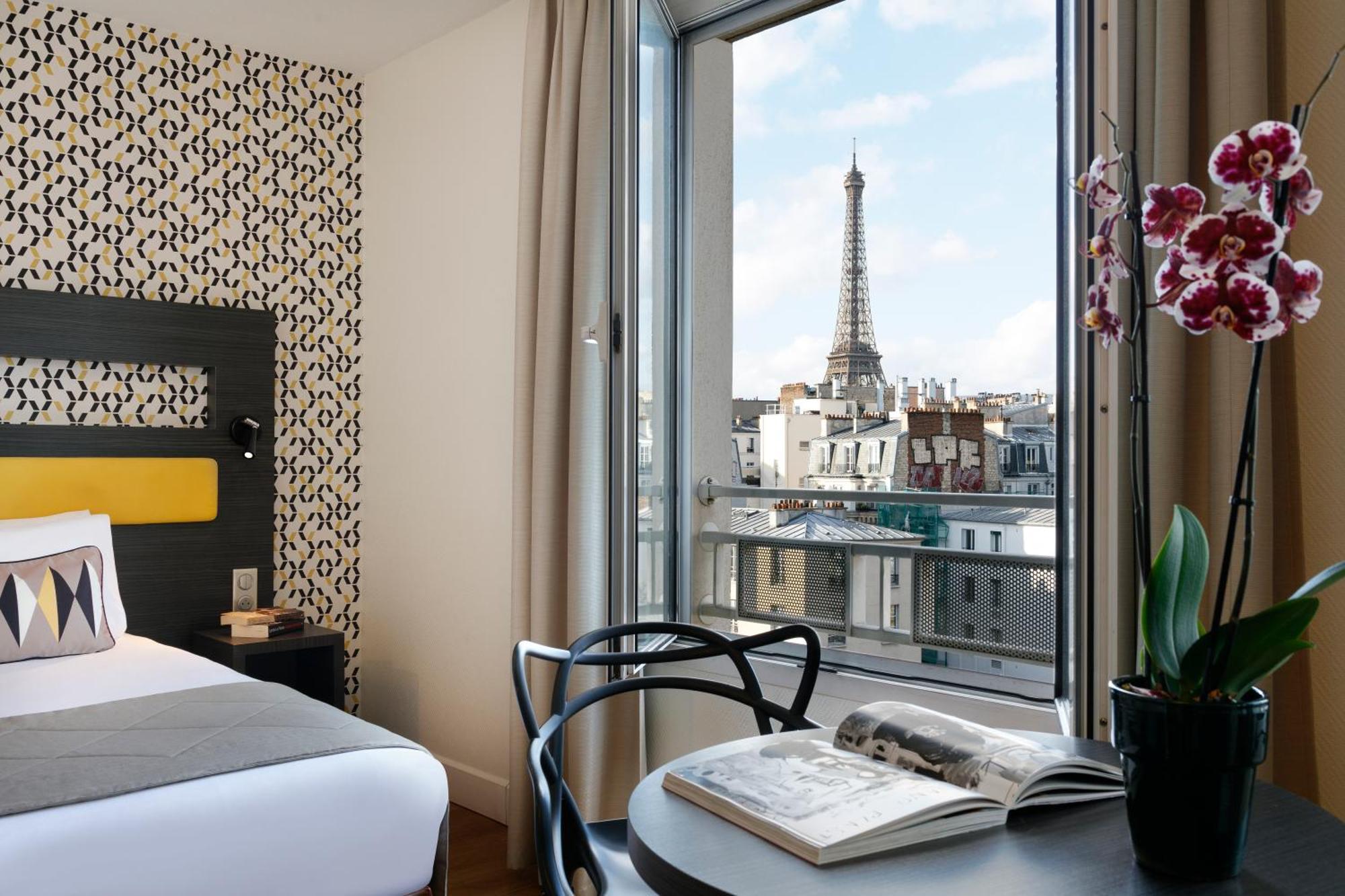 Studio Eiffel Tower View,1709609375:JPEG