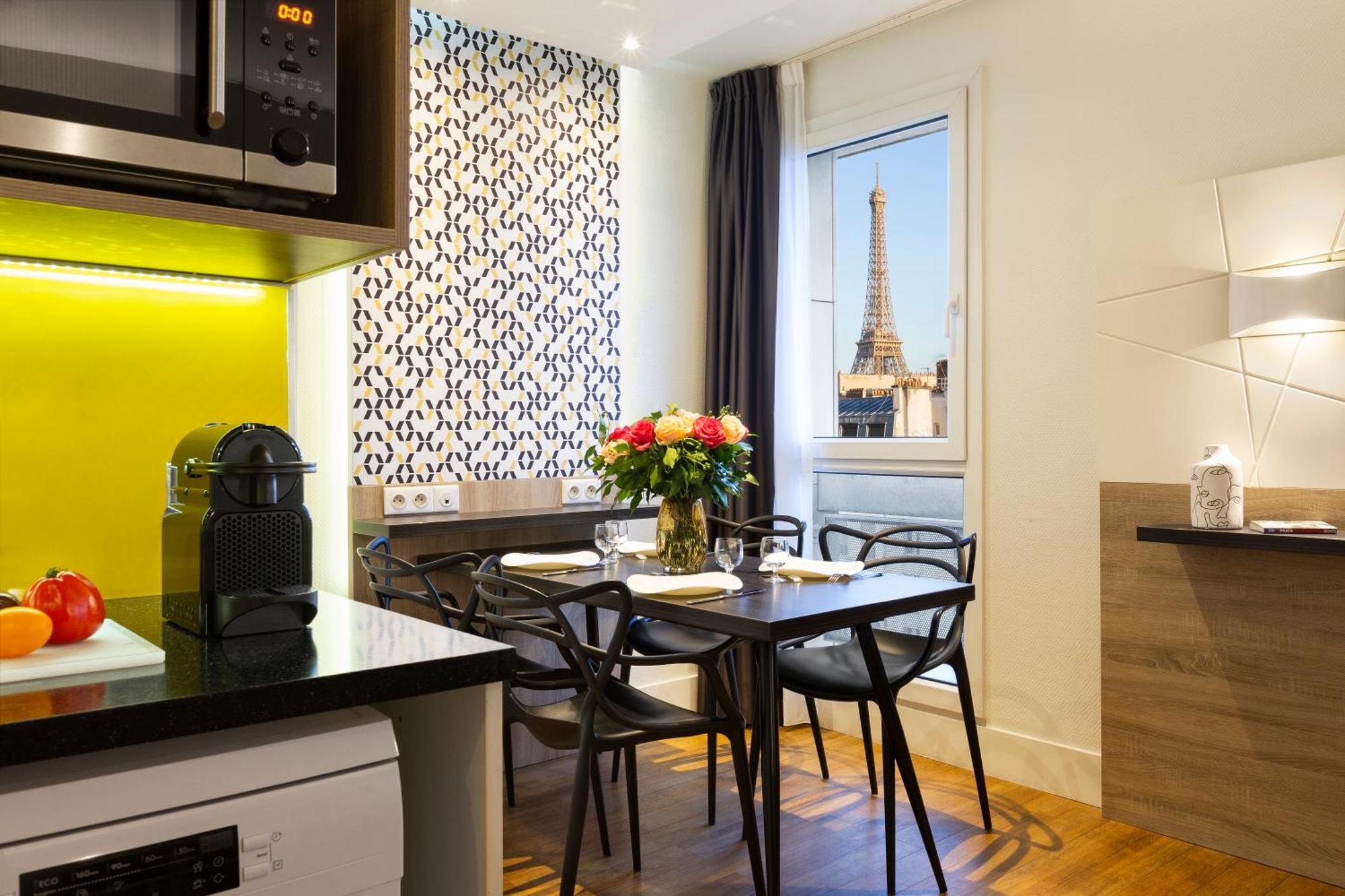 One-Bedroom Apartment Eiffel Tower View,1432607752:JPEG